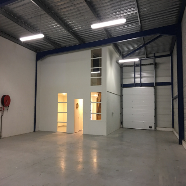 Location Immobilier Professionnel Local commercial Saint-Georges-des-Coteaux 17810